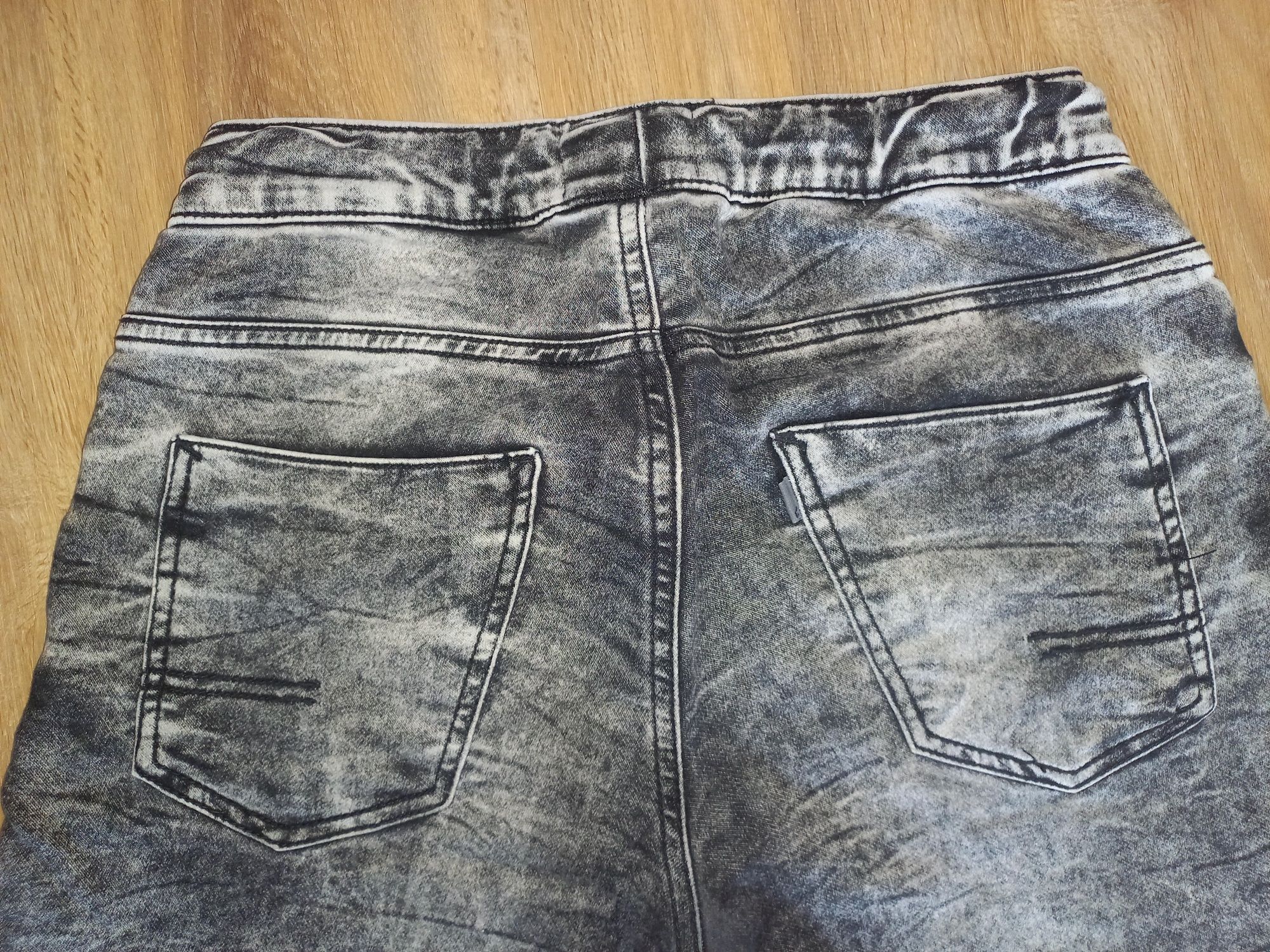 Szorty dresowe jeansowe Reserved dla chłopca r. 164-170 cm (r.29)