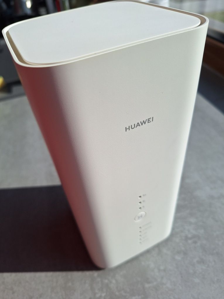 Router, modem Huawei b818-263