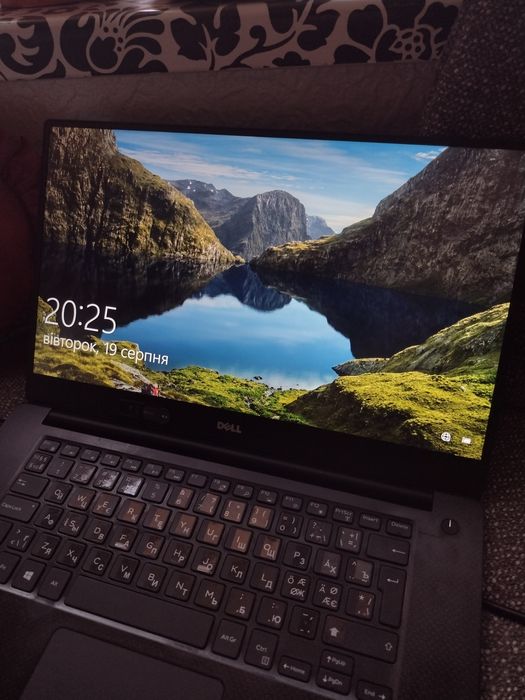 Шикарний тонкорамочний Dell Precision