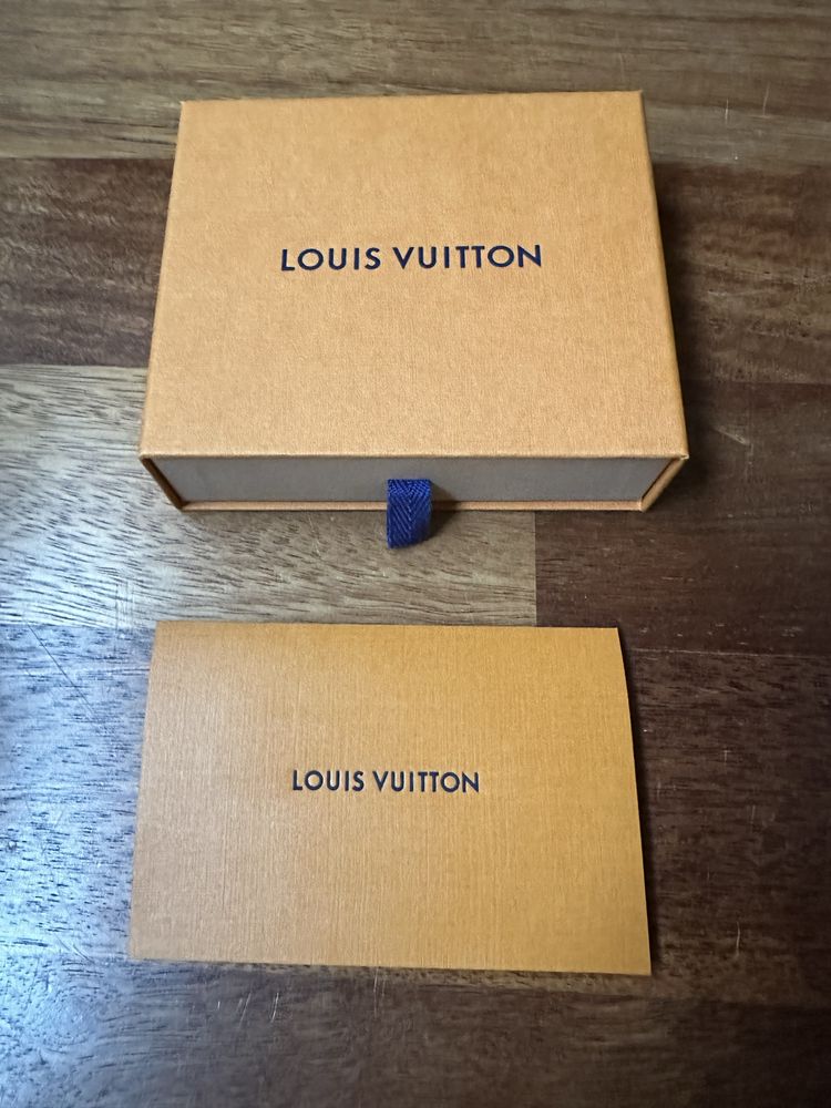 Louis Vuitton male pudelko z koperta