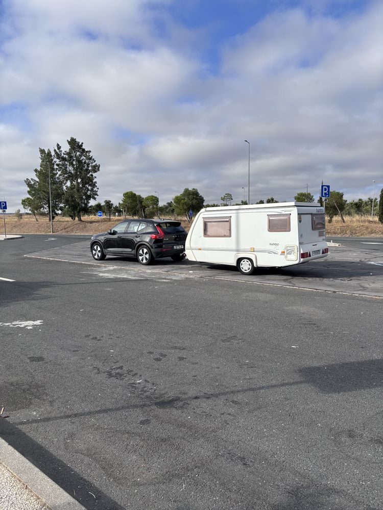 Caravana pequena rebativel c/wc completo cabe em garagens