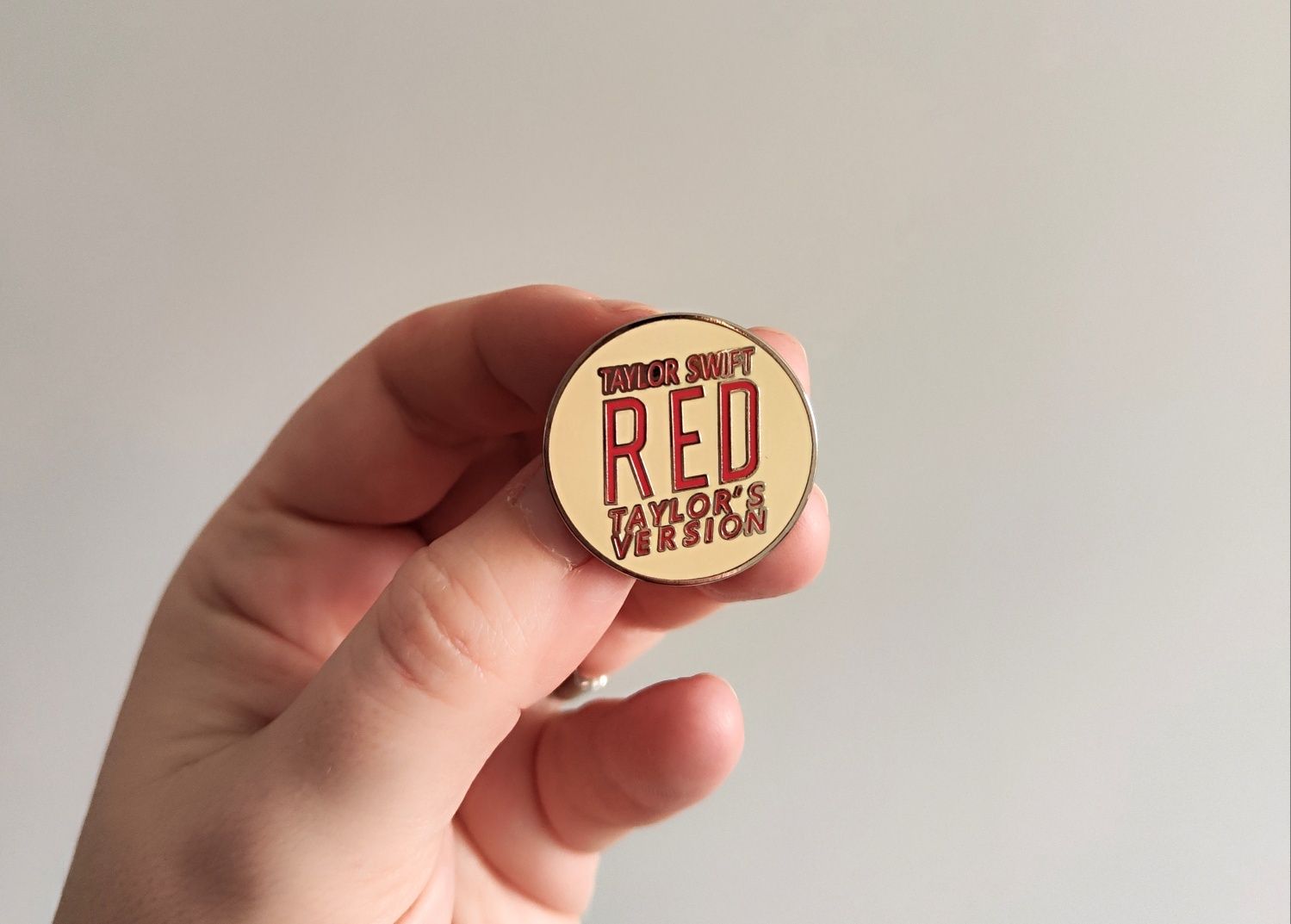 Przypinka Pin Taylor Swift Red Taylor's version