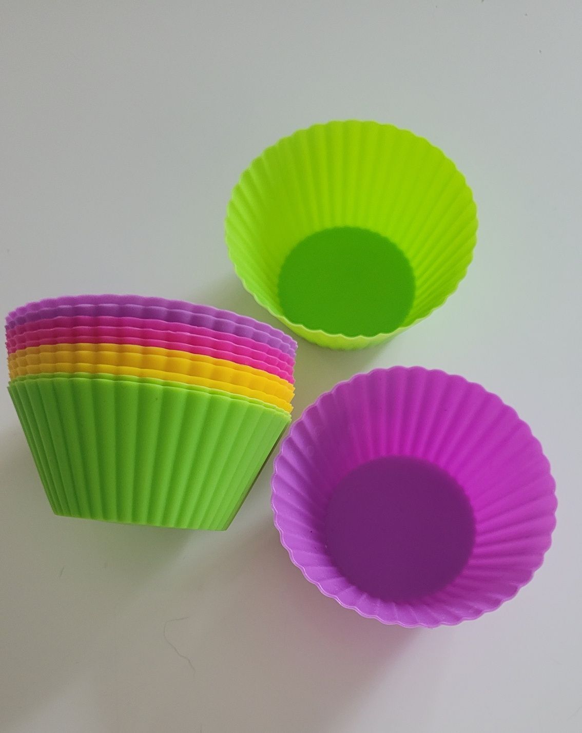 Zestaw 32 szt, 12x kolorowych foremek silikonowych muffinek,do cias