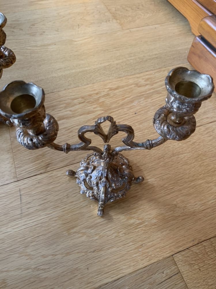 Conjunto dois candelabros dourados de mesa antigos- únicos luxo