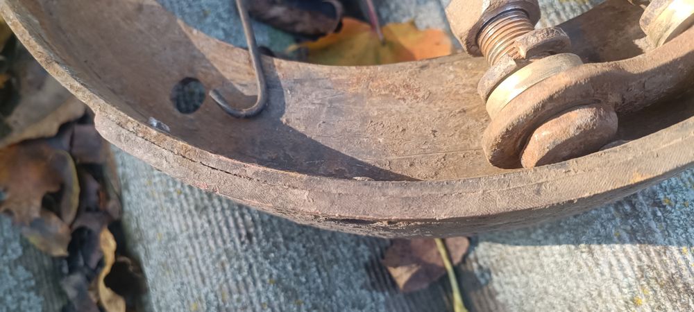 Гальмівні колодки на 2 ПТС 4