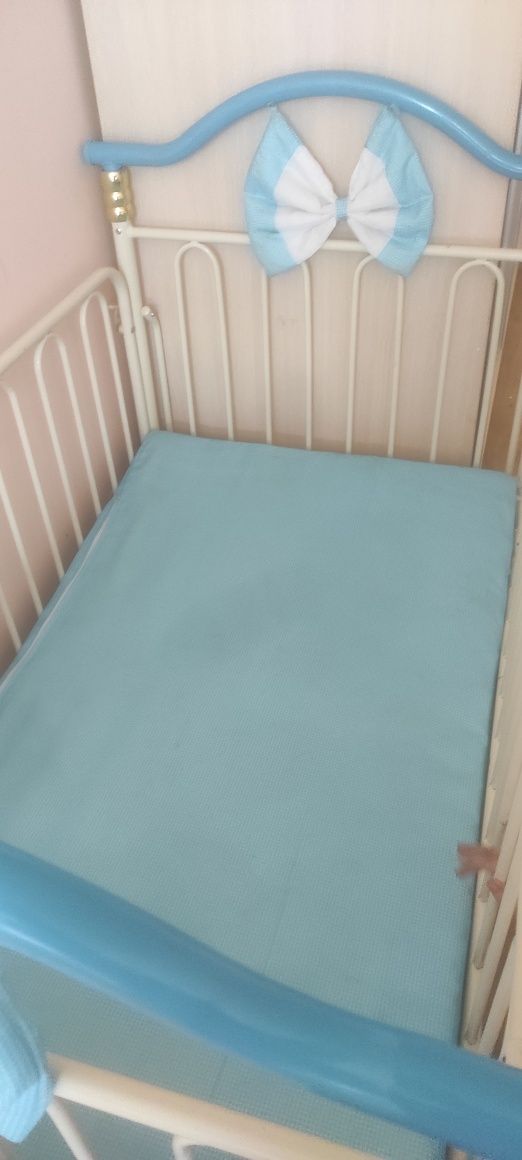 Кроватка з матрацом
