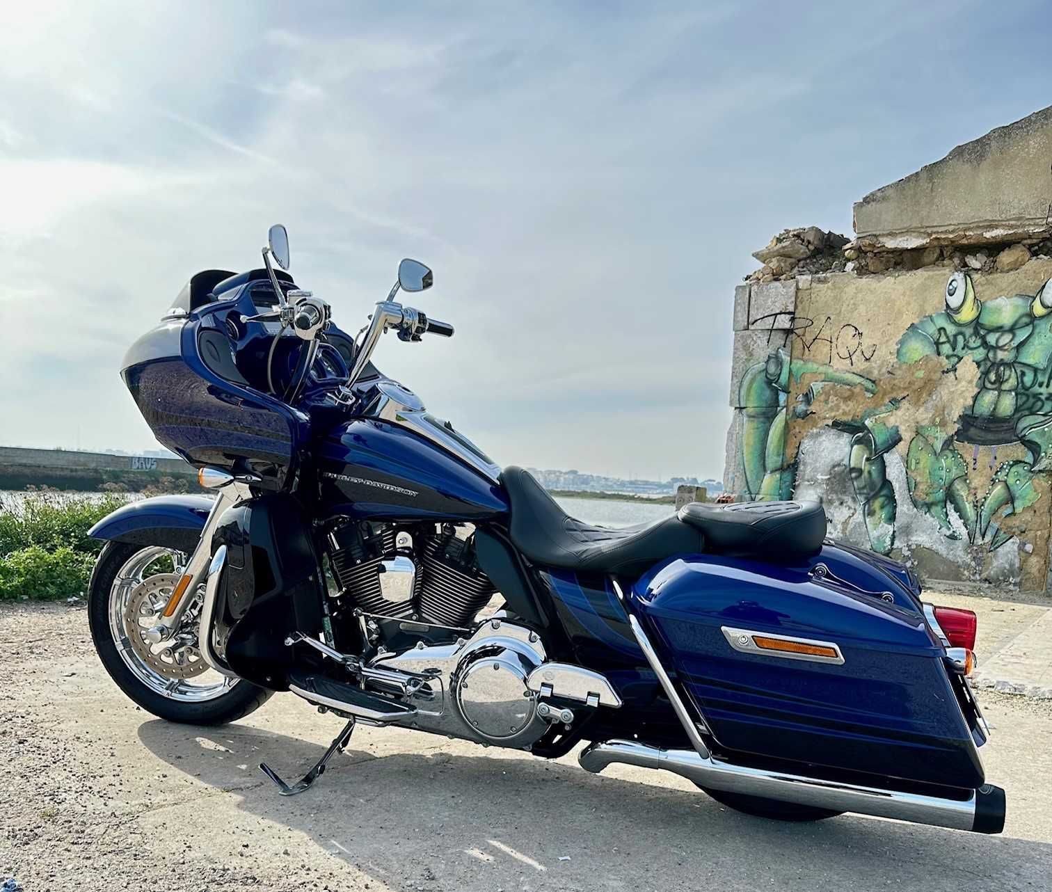 Harley Davidson- Road Glide CVO