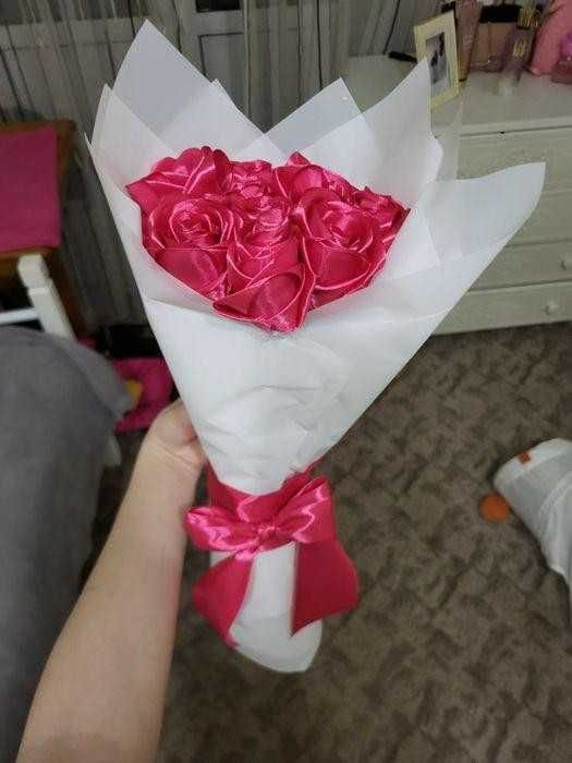 Розы из атласной ленты