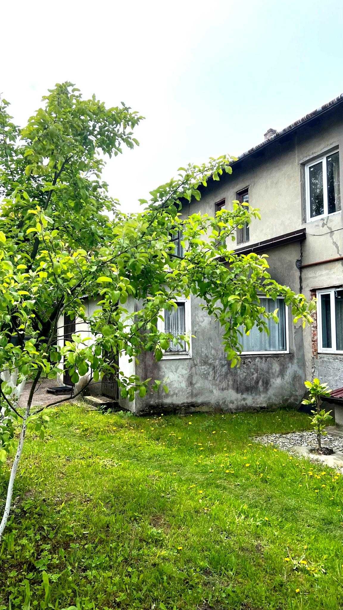 Продаж частини будинку (танхаус) у м. Комарно