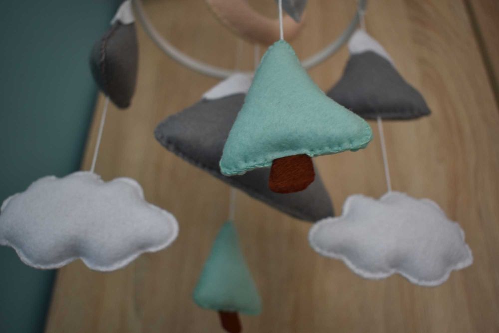 Karuzela Handmade z filcu Góry