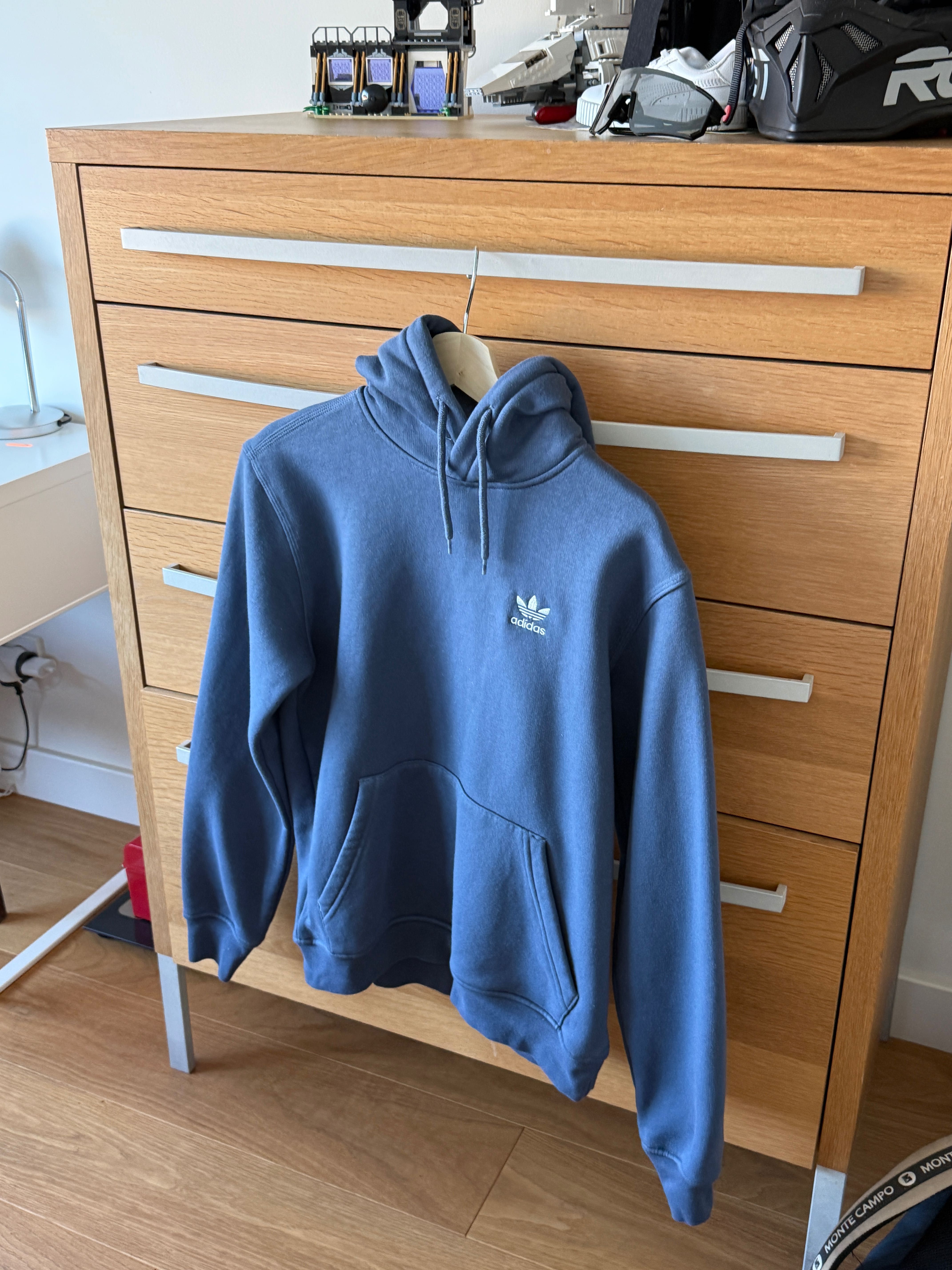 Sweatshirt Adidas cor azul marino nova