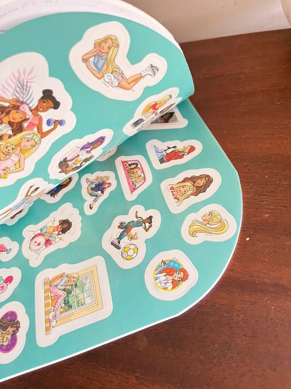 Livro Pintar com Autocolantes da Barbie  Novo