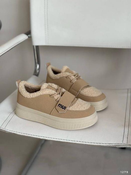 Кросівки, угги в стилі міу