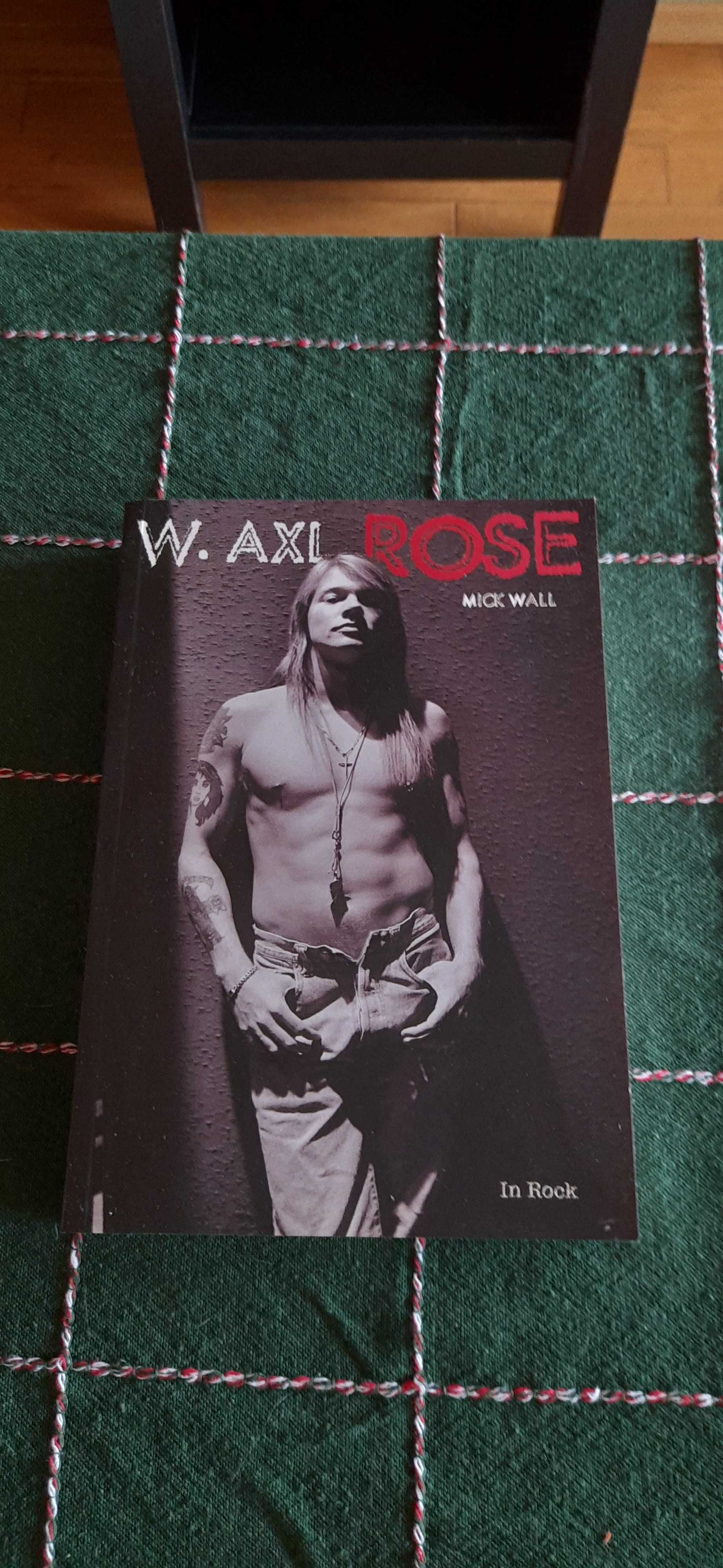 książka o wokaliście - AXL ROSE