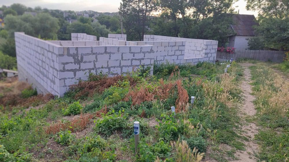 Недобудова - дім 92 м.кв на ділянці 4,5 соток