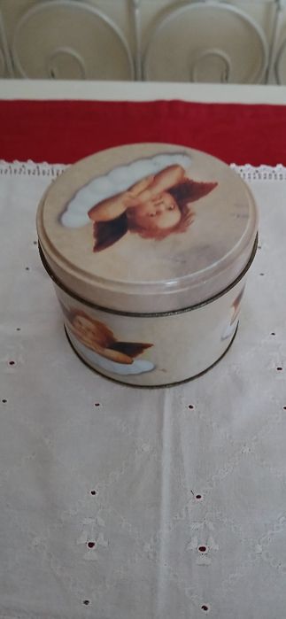 Lata antiga, vazia