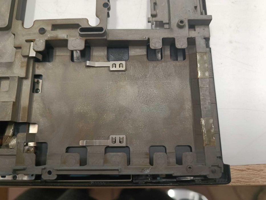 Górna obudowa(Palmrest) z toutchpadem i gniazdem zasilania.Lenovo T430