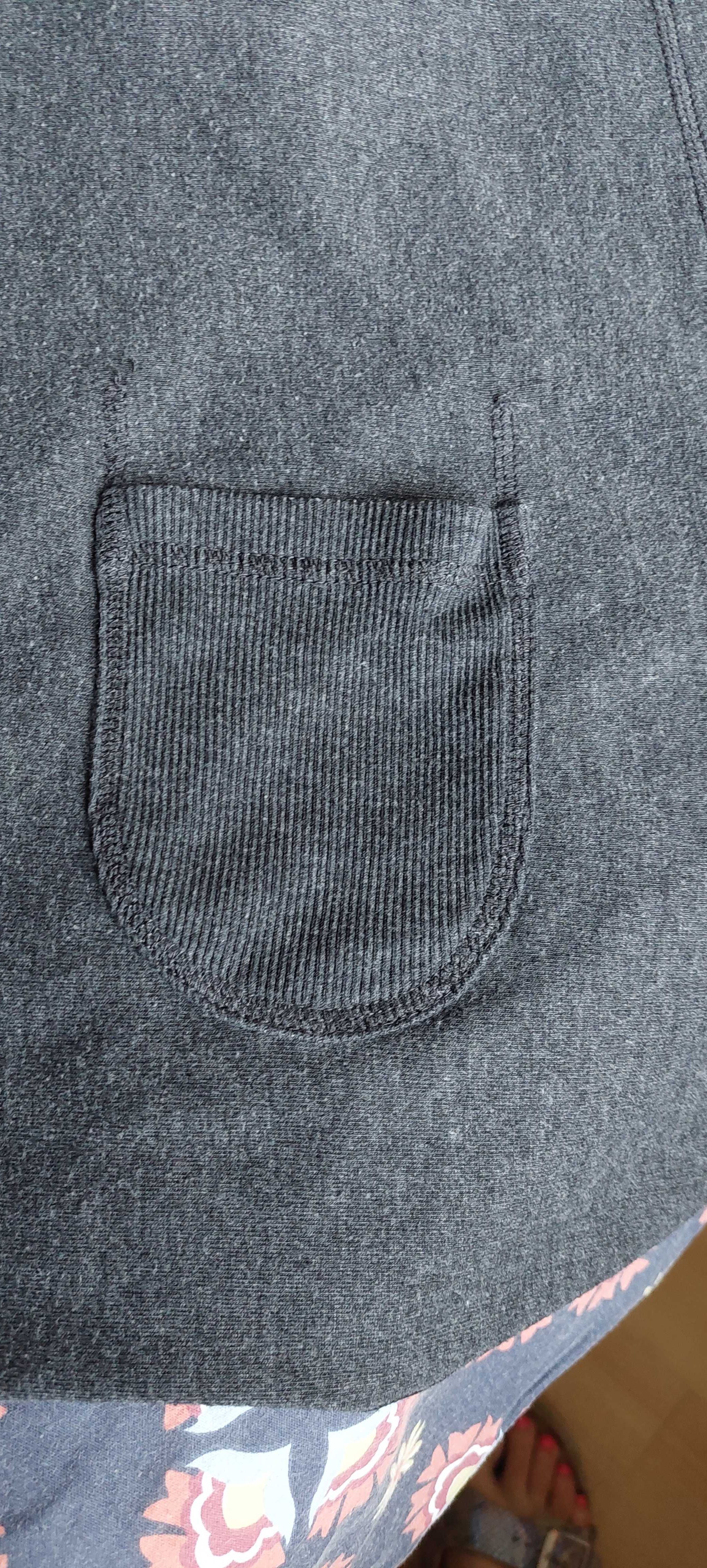 Sweter bez zapięcia z przedłużonym przodem