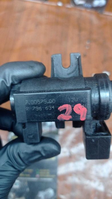 Válvula de pressão do turbo BMW 

REF: 7 . 0 0 5 7 9 . 0 0