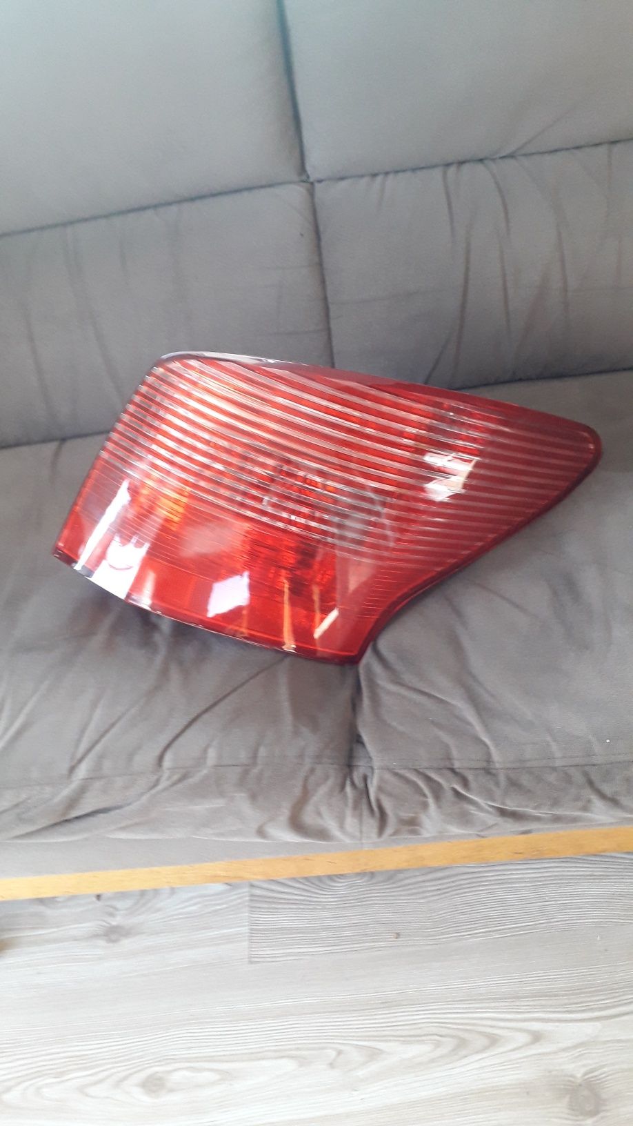 Lampa prawy tył peugeot 407 SW