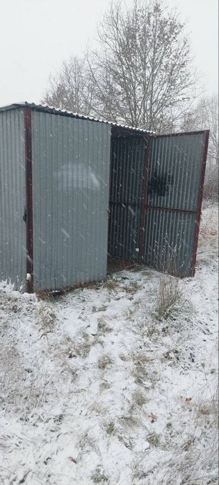 Garaż blaszany na budowę.