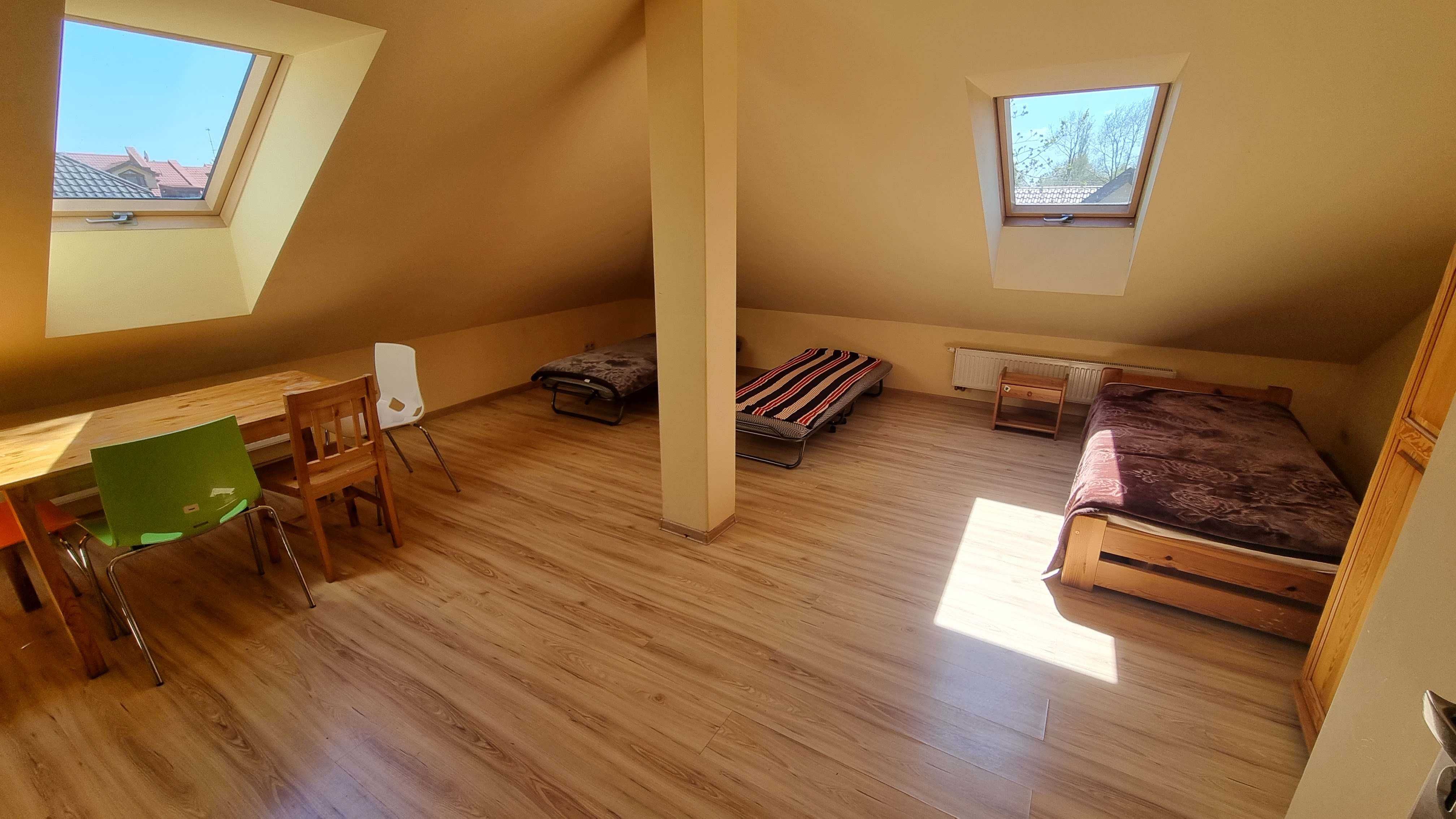 Hostel z ogrodem i grillem