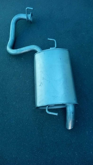 Резонатор (средняя часть) Тойота Авенсис 1.8i 2003 - 2008 гг..