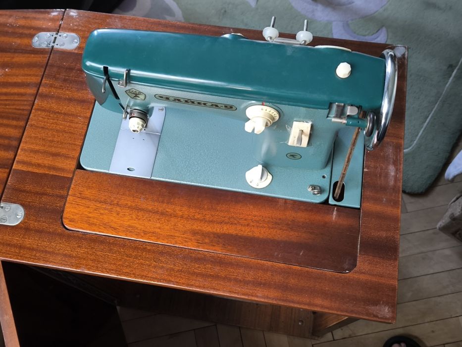 Продам швейну машинку Чайка-2 (СССР)