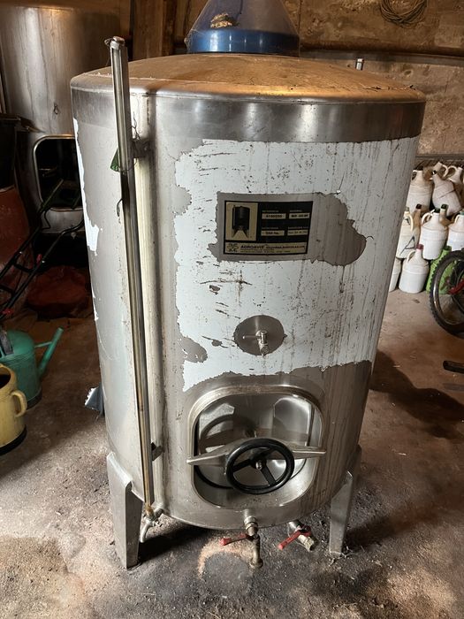 Cubas de inox, relador, prensa de lagar etc