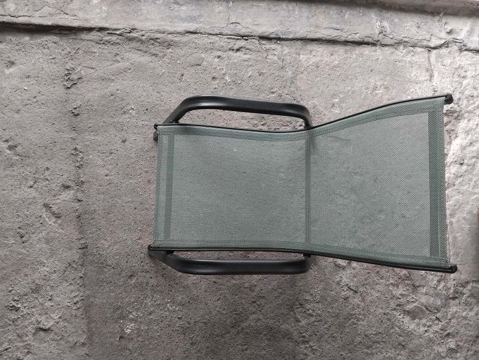 Sprzedam krzesło dziecięce cena 70 zł.