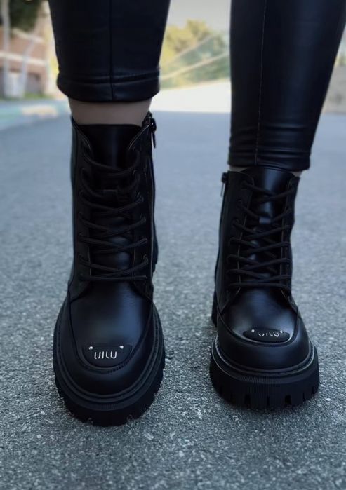 Жіночі шкіряні сапоги демісезонні