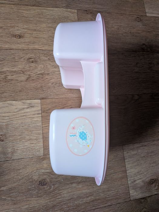 Миска, ванночка призначена для гігієнічних процедур новонароджених