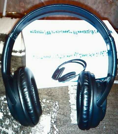 Беспроводные НОВЫЕ наушники с  Радио и MP3 слот для microSD