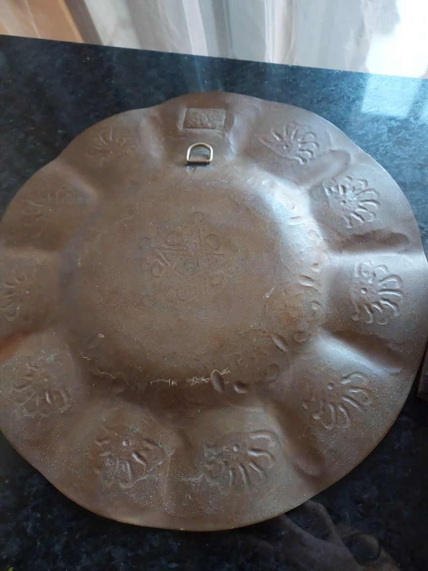 Ferro antigo e prato com simbolos  judaico