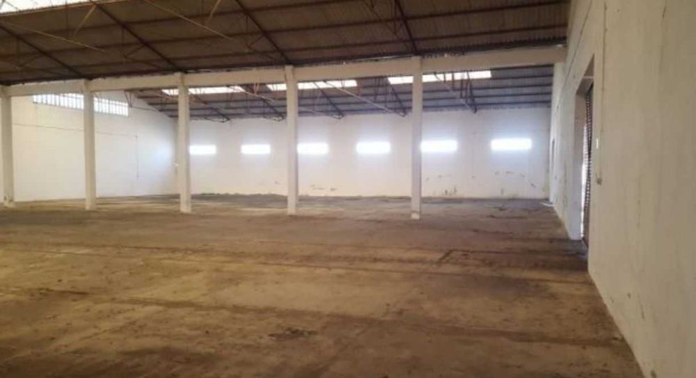 Arrendamento Armazém Sétubal -1800m2 - Estrada dos Ciprestes