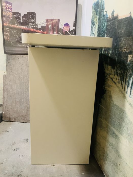 Lada     sklepowa  biala