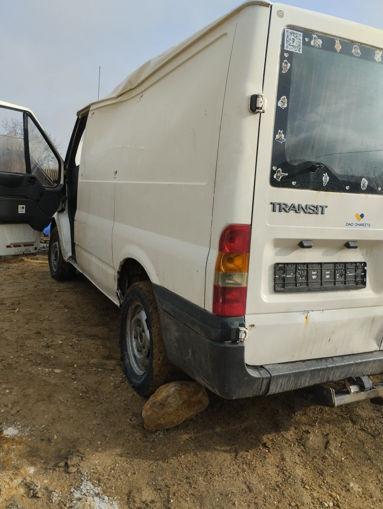 Ford transit 2001 року На запчастини є все.