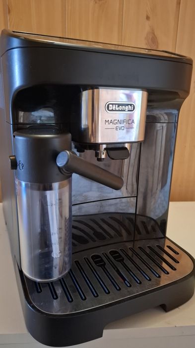 Ekspres ciśnieniowy DeLonghi Magnifica Evo ECAM290.61.B - Czarny