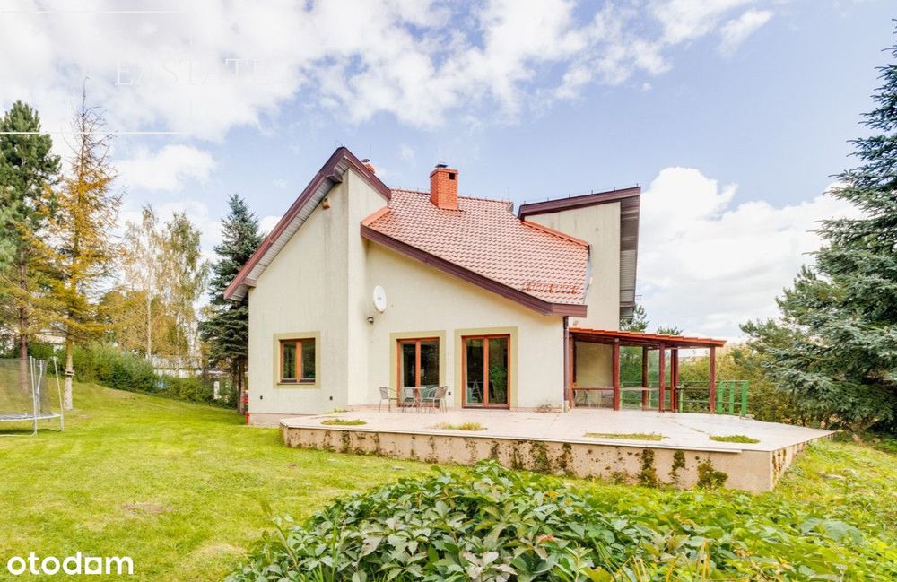 Dom w cichej okolicy z antresolą i 3 sypialniami