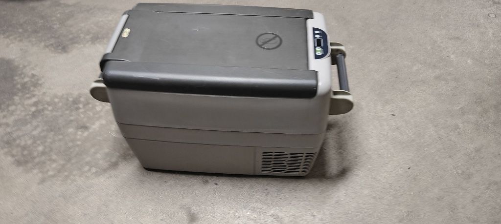 IndelB frigorífico portátil +8/-12v usado Bom estado