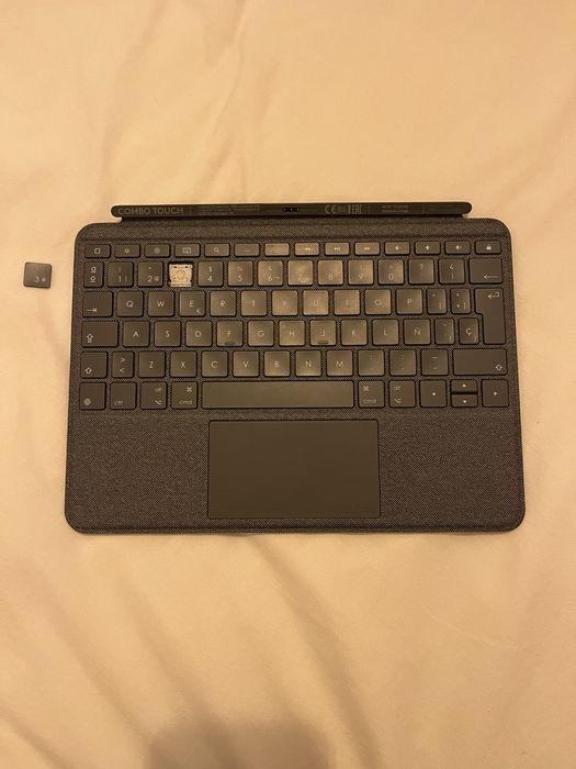 Ipad 7 geracao 32gb + capa e teclado logitech + capa + caixas