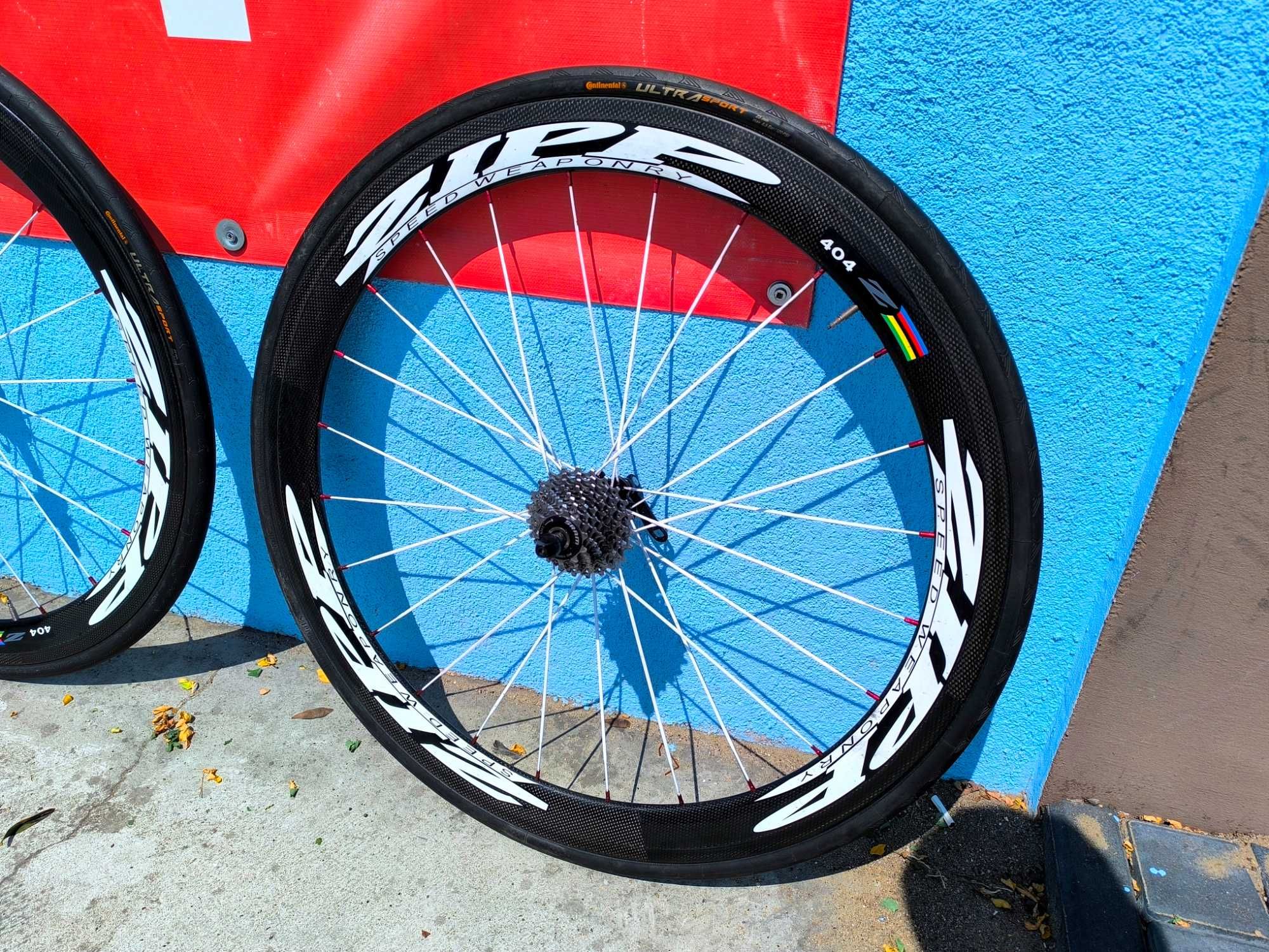 PERFEKCYJNE KOŁA ZIPP 404Z CARBON z oponami piasty Novatec Zestaw kół!
