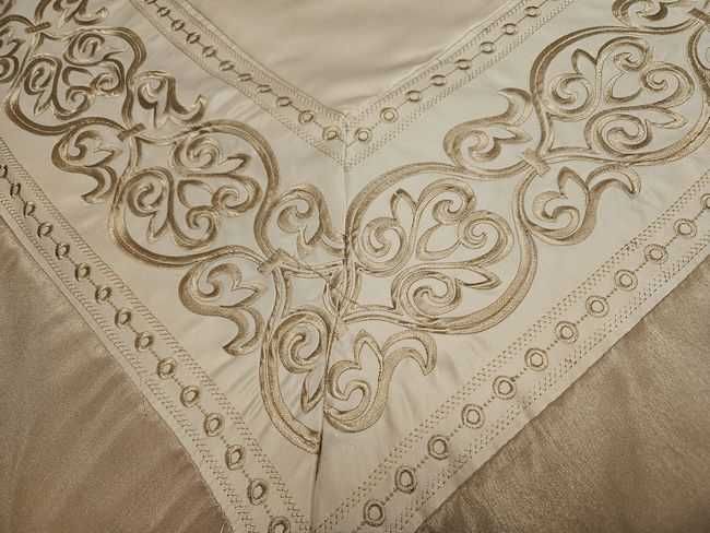 Ozdobna,złota poszwa-narzuta