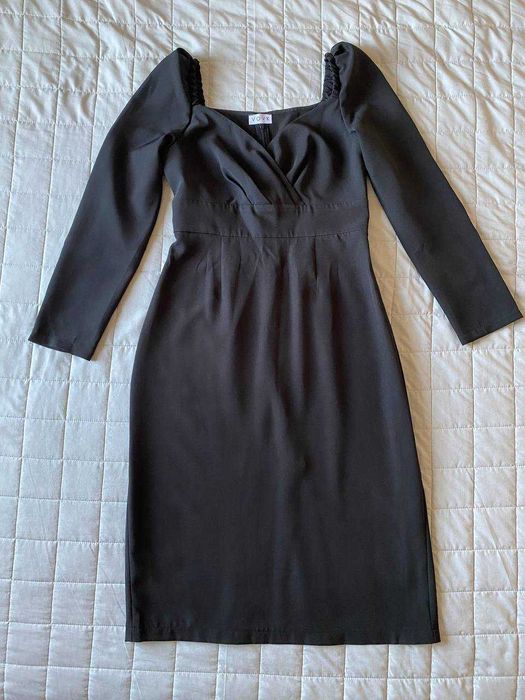 Сукня-футляр міді костюмна тканина чорна