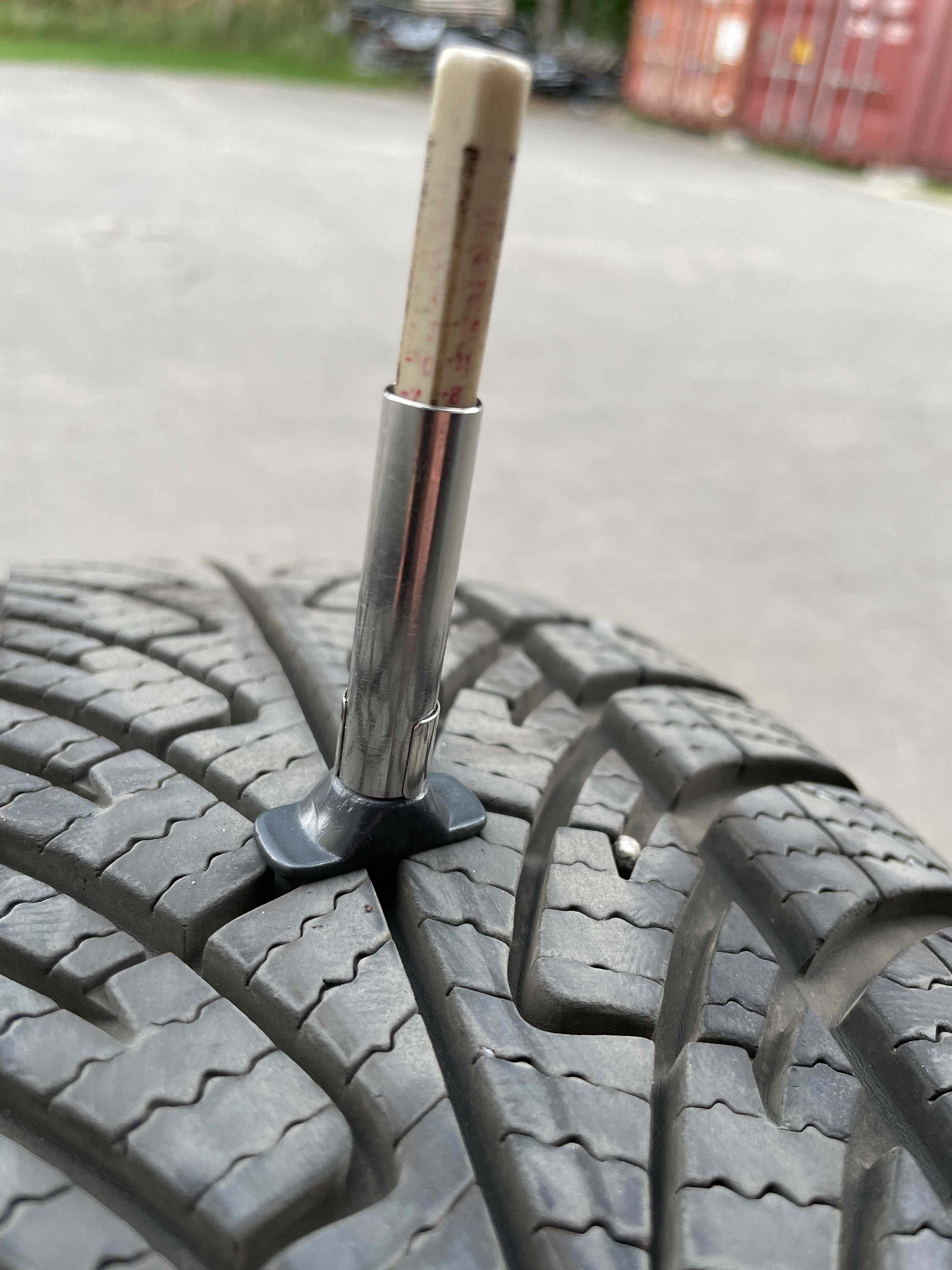 Okazja opony zimowe 215/60R16 Goodyear UltraGrip 8 z 2023r. 7mm