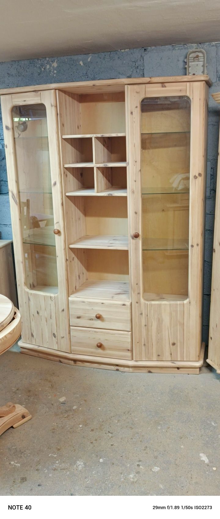 Duża stylowa witryna/biblioteka, grube lite drewno sosnowe