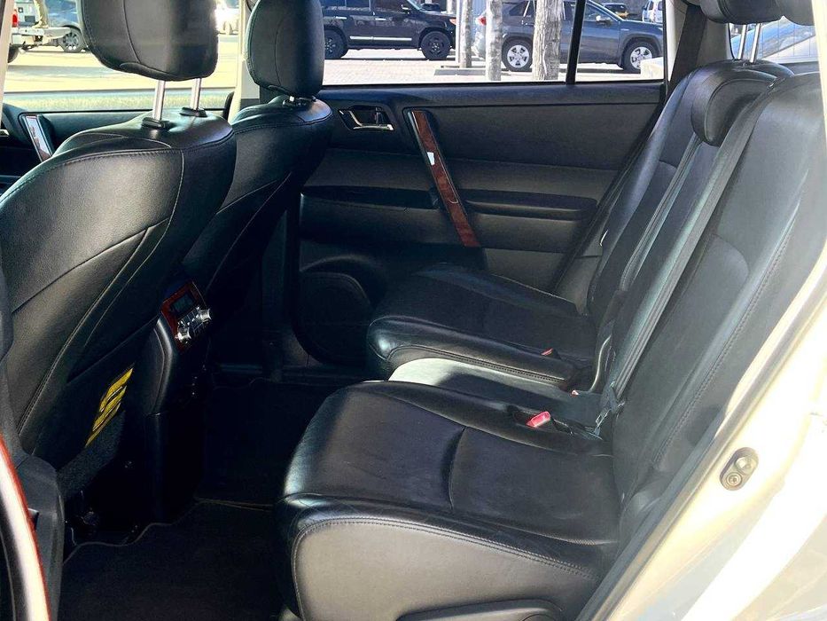 Toyota Highlander 2013 Офіційний без підкрасів