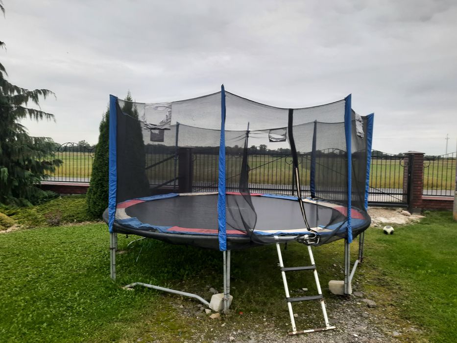 Duża trampolina ogrodowa