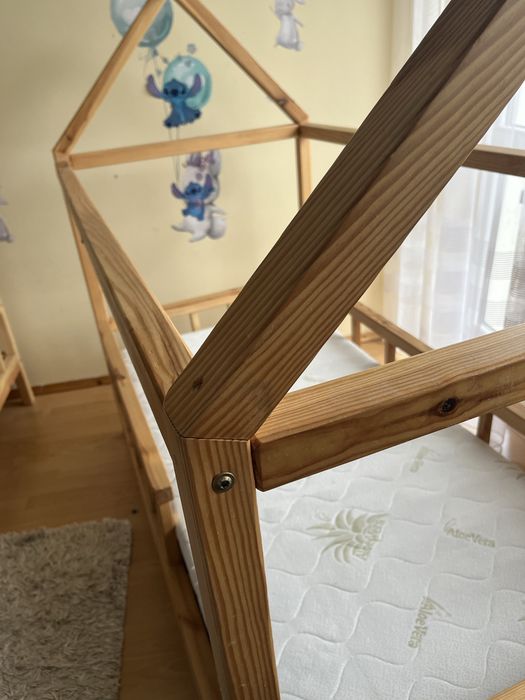 Łóżeczko - domek dla dziecka. Solidne dziecięce łóżko + materac.