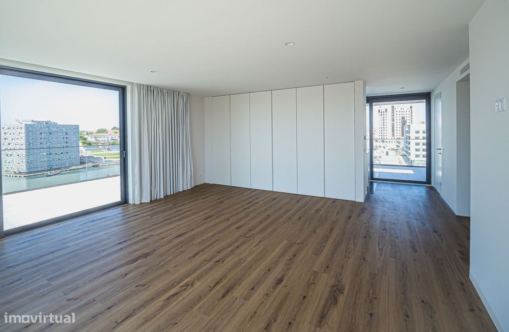 Apartamento T4 Duplex, Terraço com 106 m2, Luxo, Fonte Nova, Aveiro